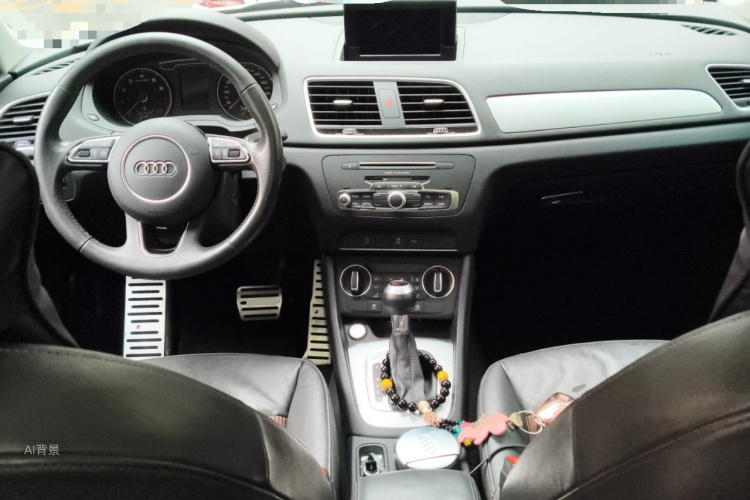 Audi Q3 2018 car image #11