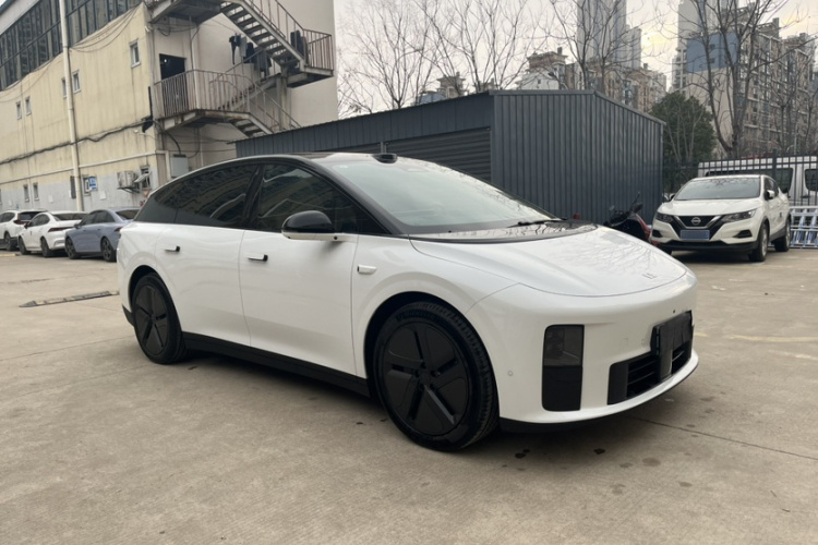 Li 2025 car image #11