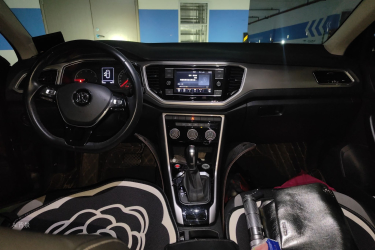 Volkswagen T-Roc 2019 car image #11