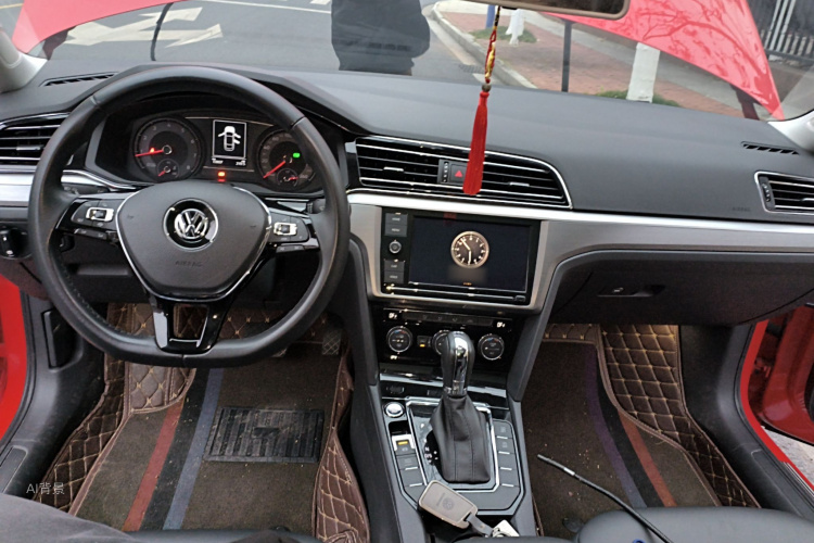 Volkswagen Lamando 2019 car image #11