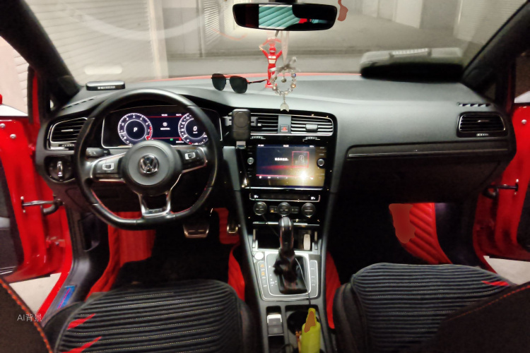 Volkswagen GolfGTI 2018 immagine di auto #11