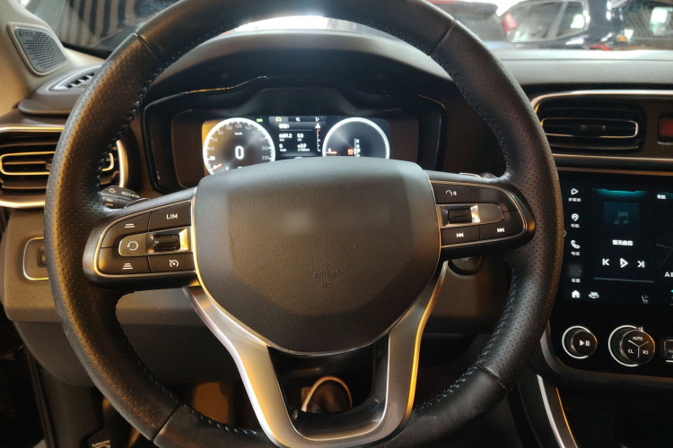 Lynk & Co 01 EM-P 2018 car image #11