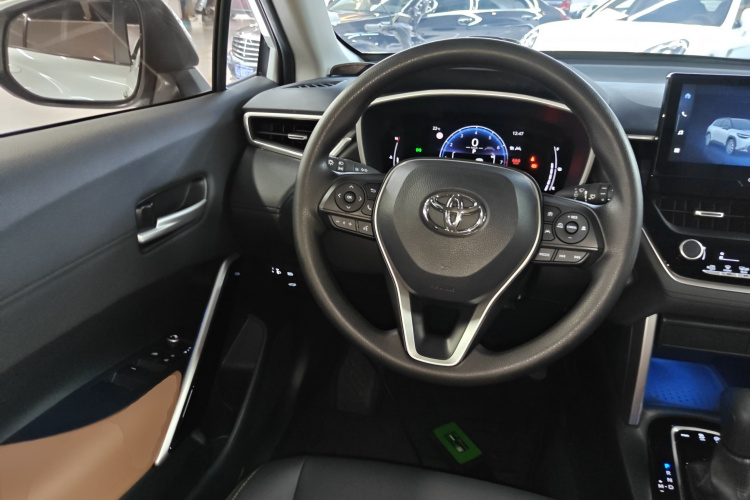 Toyota Frontlander 2023 car image #11