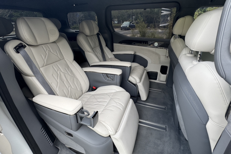 极氪 极氪009 2024 汽车图片 #11