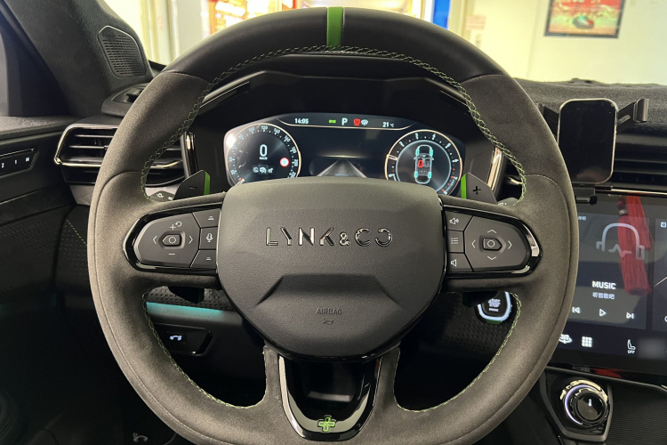 Lynk & Co 05 2022 car image #11