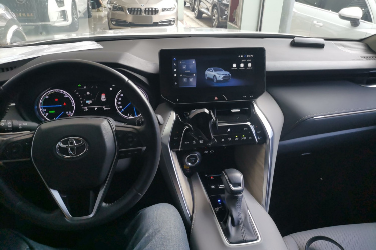 Toyota Harrier 2023 car image #11