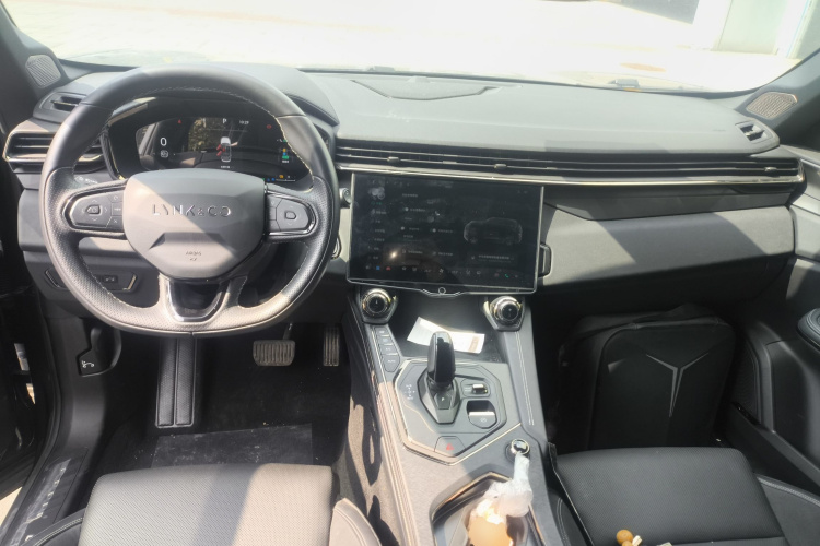 Lynk & Co 01 EM-P 2022 car image #11