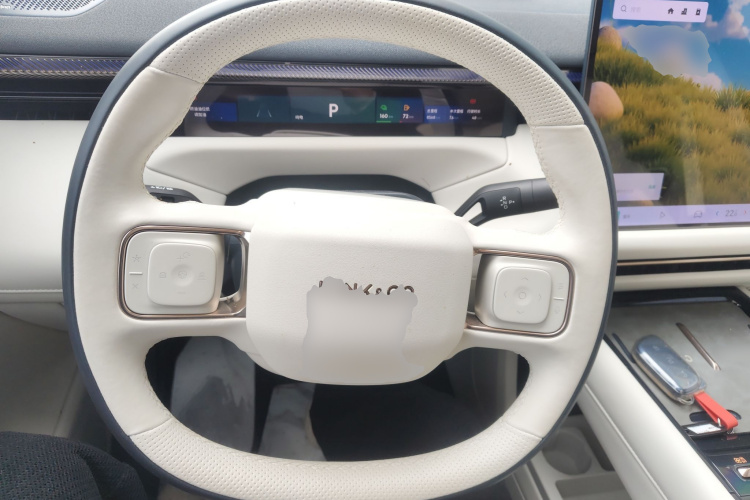 Lynk & Co 900 2025 car image #11