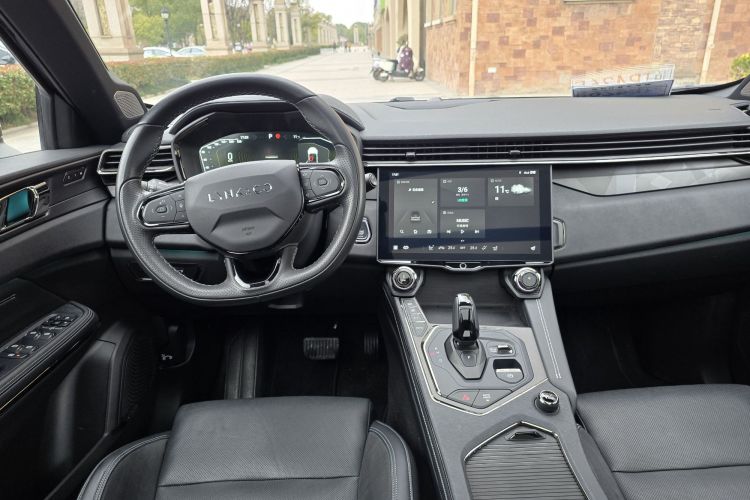 Lynk & Co 01 EM-P 2022 car image #11