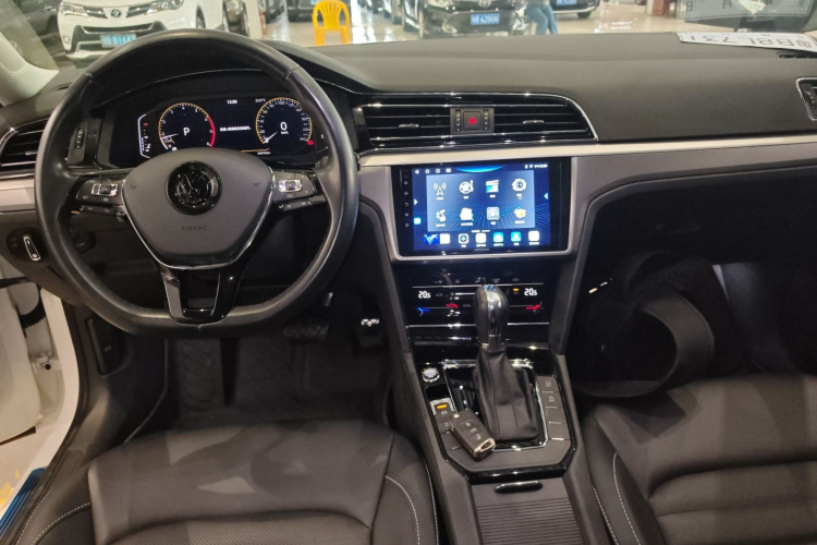 Volkswagen Lamando 2021 car image #11