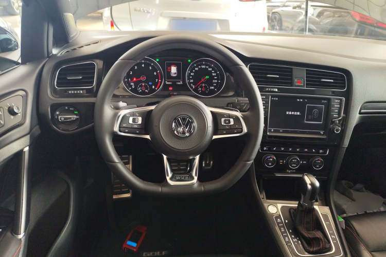 Volkswagen GolfGTI 2017 immagine di auto #11