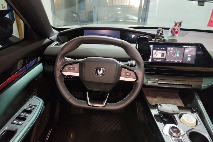 Changan UNI-V iDD 2024 car image #11