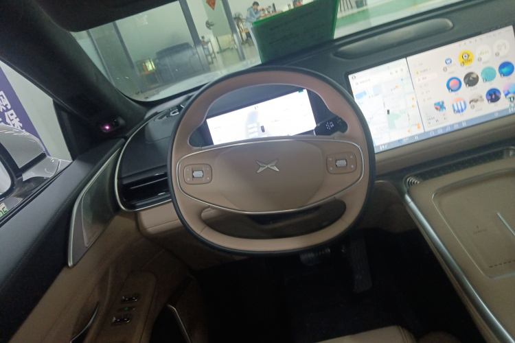 Xpeng G9 2025 car image #11