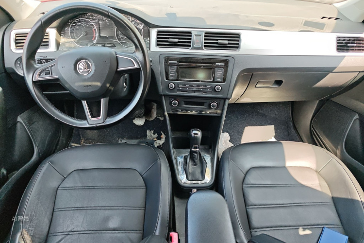 Skoda Rapid Spaceback 2015 immagine di auto #11