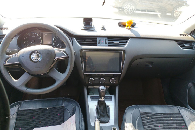 Skoda Octavia 2015 car image #11