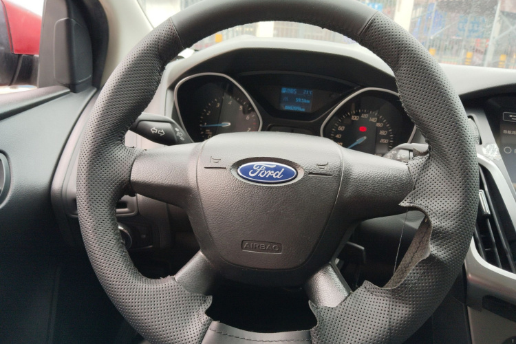 Ford Focus 2014 car image #11