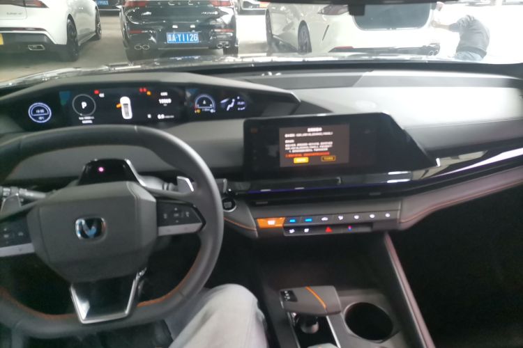 Changan UNI-V 2023 изображение автомобиля #11