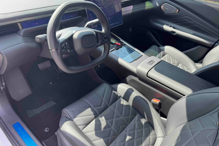 Lynk & Co 10 EM-P 2025 car image #11