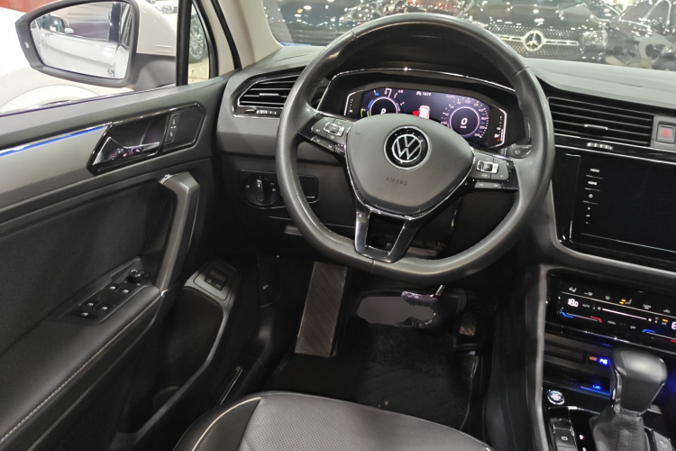 Volkswagen Tiguan L New Energy 2021 immagine di auto #11