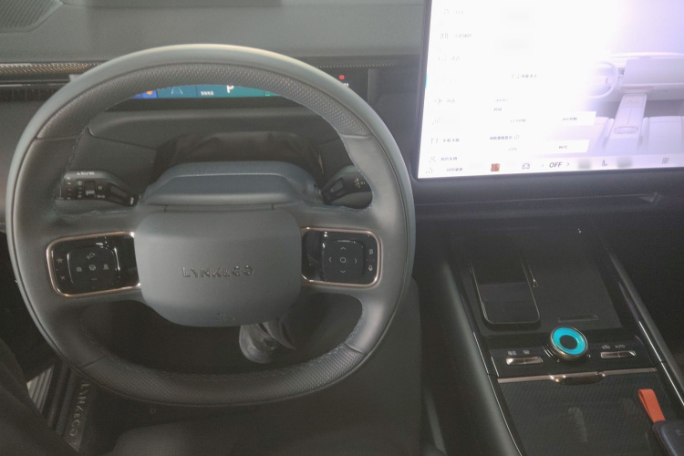 Lynk & Co 900 2025 car image #11