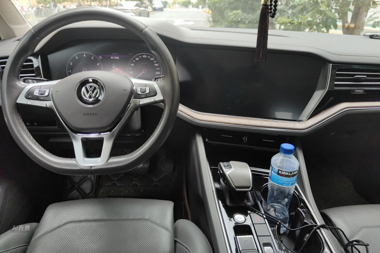 Volkswagen Touareg 2018 car image #11