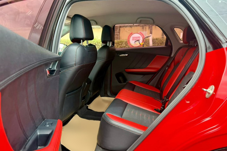 BYD e2 2019 imagem de carro #11