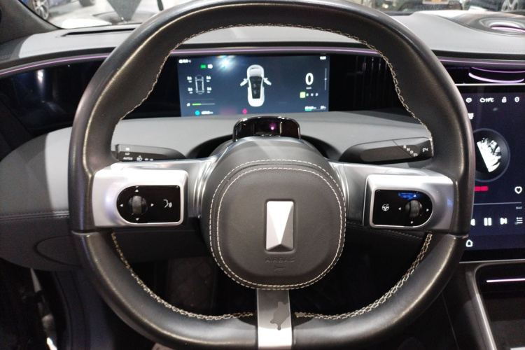 Avatr 11 2023 imagen de coche #11