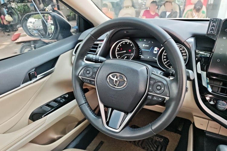 Toyota Camry 2023 immagine di auto #11