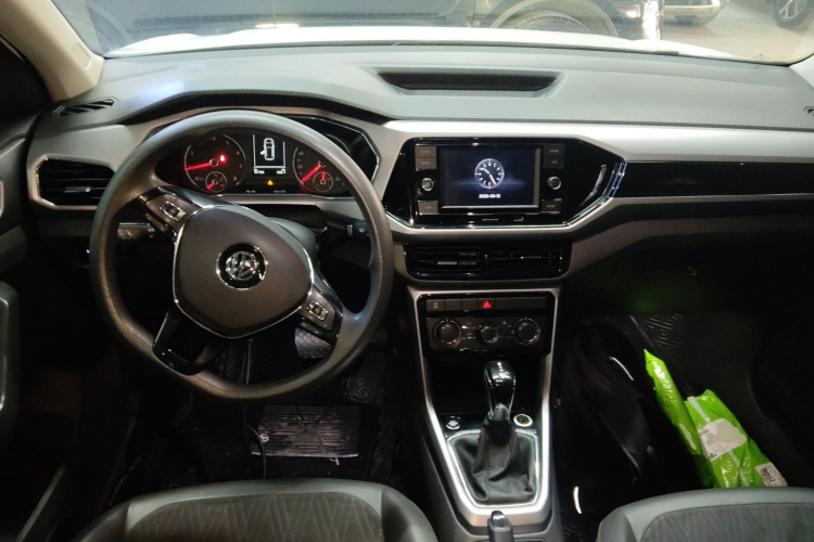 Volkswagen T-Cross 2020 car image #11