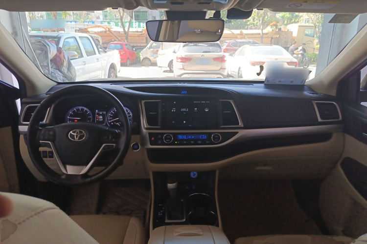 Toyota Highlander 2020 car image #11