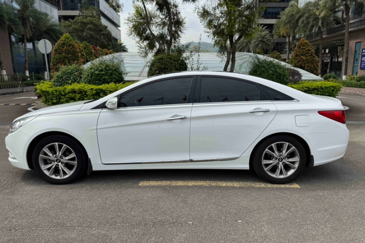 Hyundai Sonata 2015 car image #11