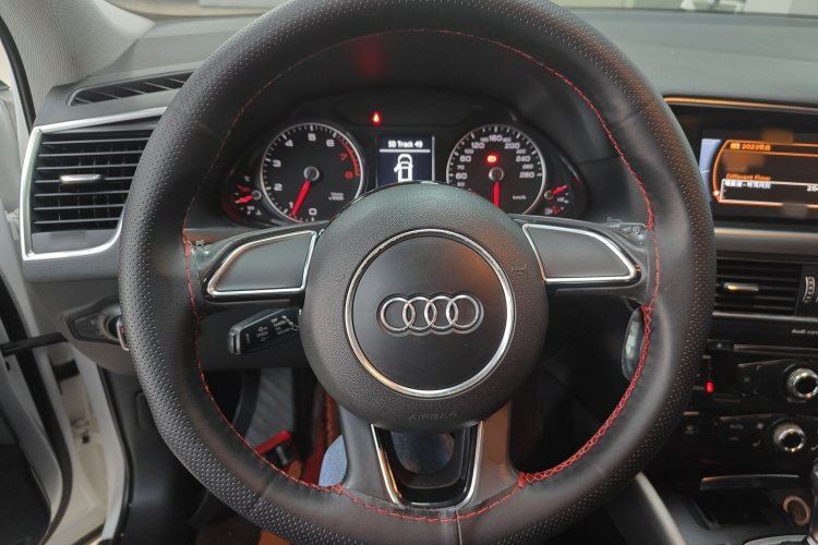 Audi Q5 2017 صورة سيارة #11