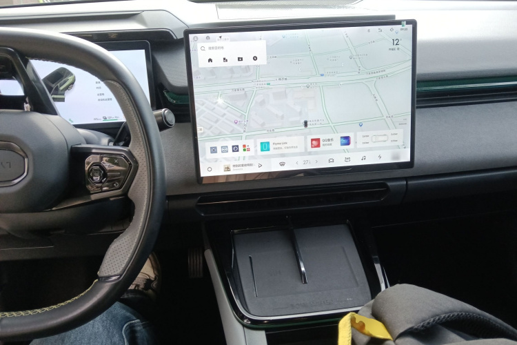 Lynk & Co 08 EM-P 2024 car image #11