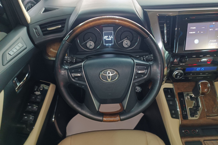 Toyota Alphard 2018 car image #11