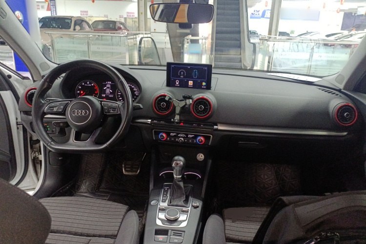 Audi A3 2019 car image #11