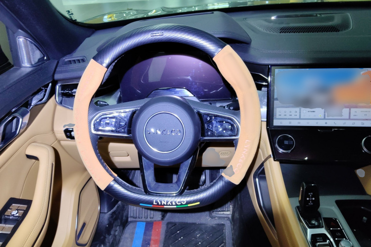 Lynk & Co 09 2024 car image #11
