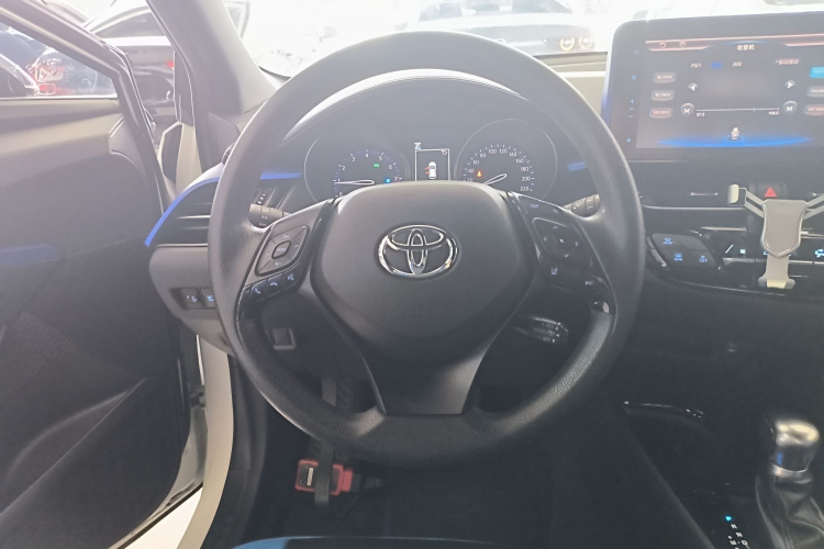 Toyota C-HR 2019 car image #11