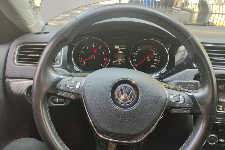 Volkswagen Sagitar 2018 صورة سيارة #11