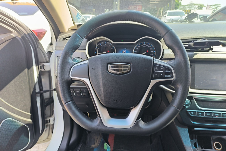 Emgrand 2017 car image #11