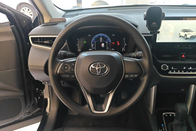 Toyota Frontlander 2023 car image #11