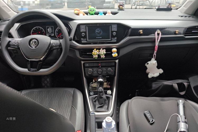 Volkswagen T-Cross 2020 car image #11