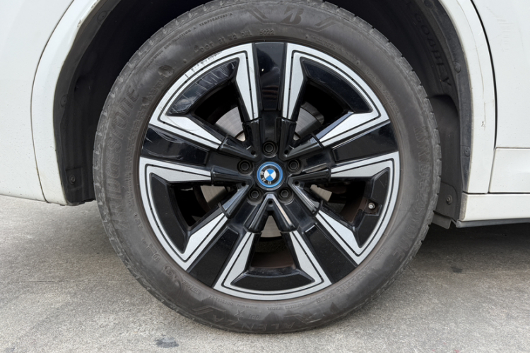 BMW iX3 2023 immagine di auto #11