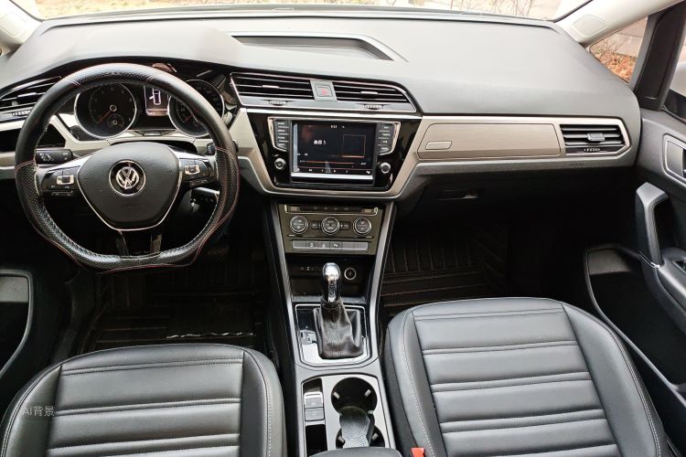 Volkswagen Touran 2018 immagine di auto #11