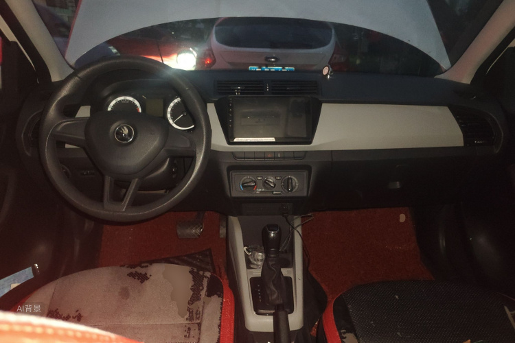 Skoda Fabia 2017 immagine di auto #11