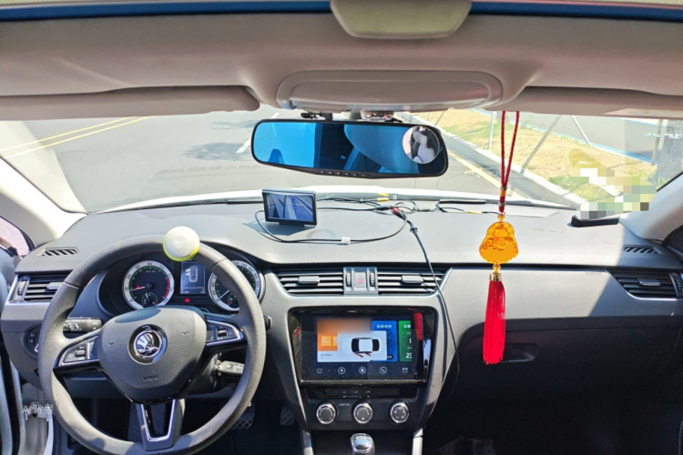 Skoda Octavia 2020 car image #11