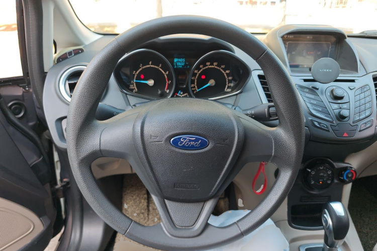 Ford Fiesta 2015 car image #11