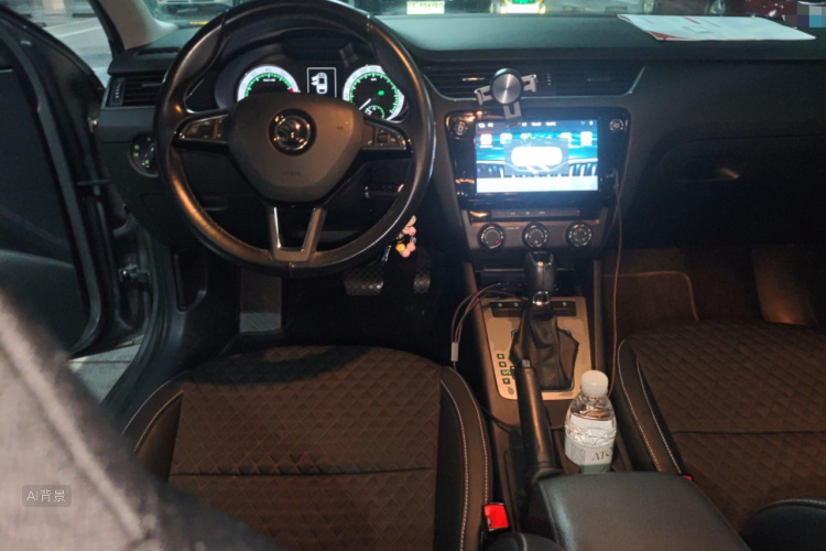 Skoda Octavia 2018 car image #11