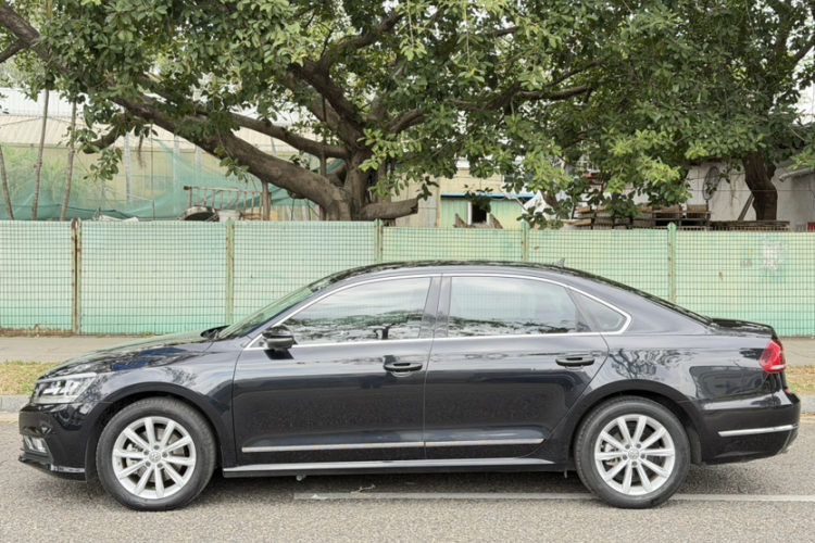 Volkswagen Passat 2018 car image #11