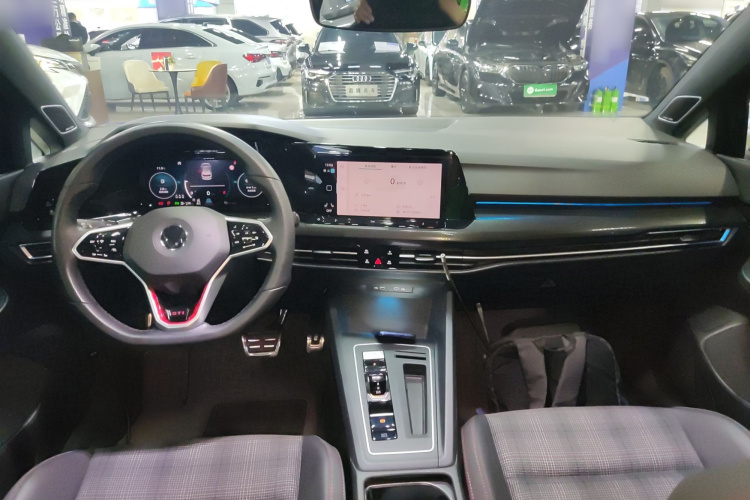 Volkswagen GolfGTI 2023 immagine di auto #11