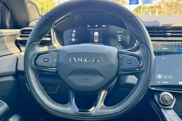 Lynk & Co 01 EM-P 2022 car image #11
